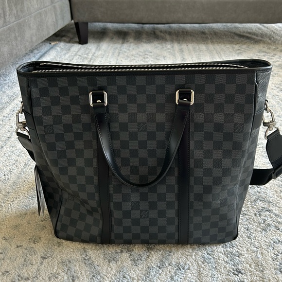 Louis Vuitton Handbags - Authentic Louis Vuitton
Damier Graphite tote